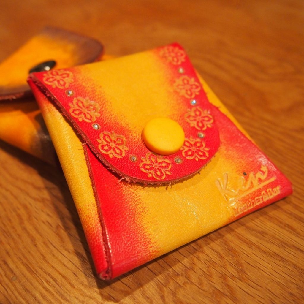 レザークラフト体験〔コインケース（スクエア）作り〕 | はことれ